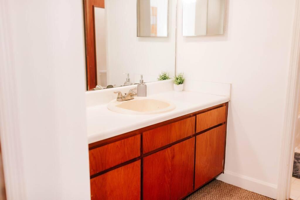 Cozy 3-Bed Athens Getaway, Right Near Uga! Apartment Bagian luar foto