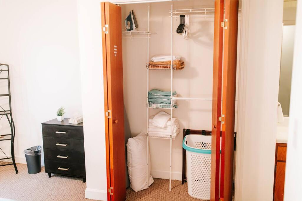 Cozy 3-Bed Athens Getaway, Right Near Uga! Apartment Bagian luar foto