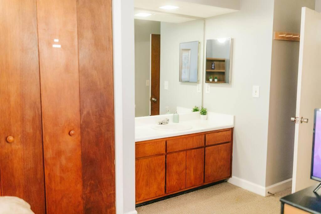 Cozy 3-Bed Athens Getaway, Right Near Uga! Apartment Bagian luar foto
