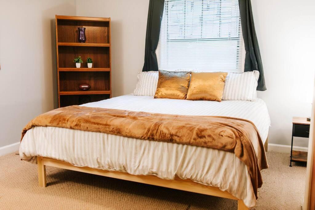 Cozy 3-Bed Athens Getaway, Right Near Uga! Apartment Bagian luar foto
